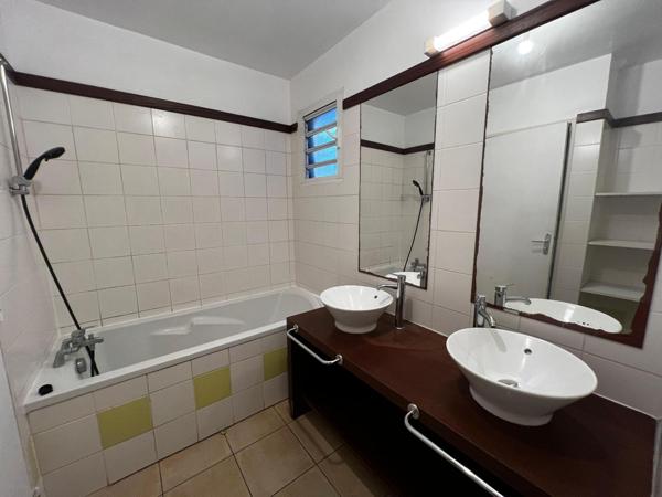 Appartement 3 pièces de 66m² à St pierre