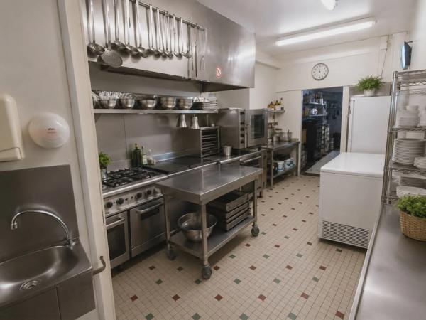 FONDS DE COMMERCE – RESTAURANT TRADITIONNEL À 5 MINUTES DE QUESTEMBERT – CAUSE RETRAITE – APPARTEMENT 4 CHAMBRES
