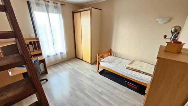 Houdan 3 mn / Maison 75 m2 avec 2 chambres et Granges aménageables