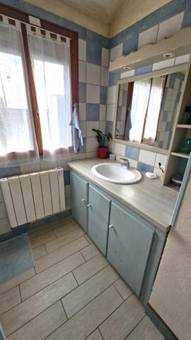 Houdan 3 mn / Maison 75 m2 avec 2 chambres et Granges aménageables