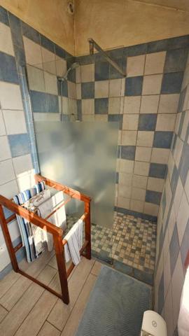 Houdan 3 mn / Maison 75 m2 avec 2 chambres et Granges aménageables