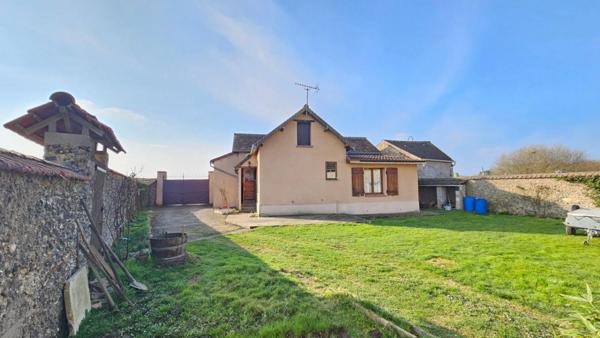 Houdan 3 mn / Maison 75 m2 avec 2 chambres et Granges aménageables