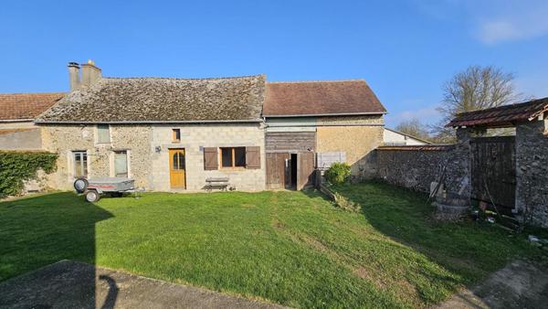 Houdan 3 mn / Maison 75 m2 avec 2 chambres et Granges aménageables