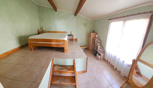 Houdan 3 mn / Maison 75 m2 avec 2 chambres et Granges aménageables