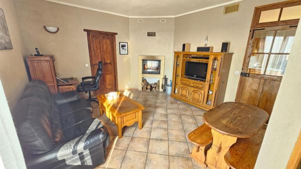 Houdan 3 mn / Maison 75 m2 avec 2 chambres et Granges aménageables