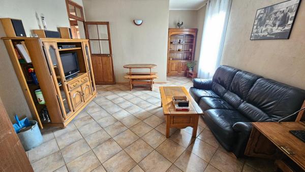 Houdan 3 mn / Maison 75 m2 avec 2 chambres et Granges aménageables