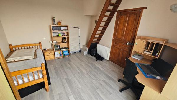 Houdan 3 mn / Maison 75 m2 avec 2 chambres et Granges aménageables
