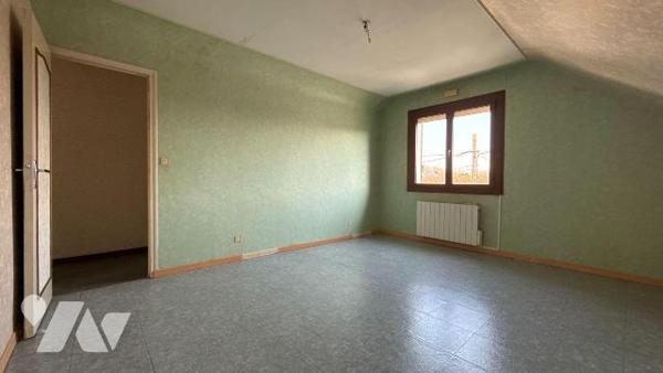 À VENDRE - Maison familiale 5 chambres sur sous-sol complet à Compertrix

Située sur la commu...