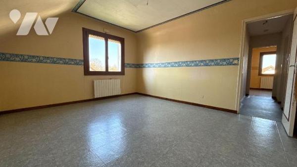 À VENDRE - Maison familiale 5 chambres sur sous-sol complet à Compertrix

Située sur la commu...