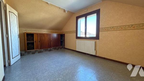 À VENDRE - Maison familiale 5 chambres sur sous-sol complet à Compertrix

Située sur la commu...