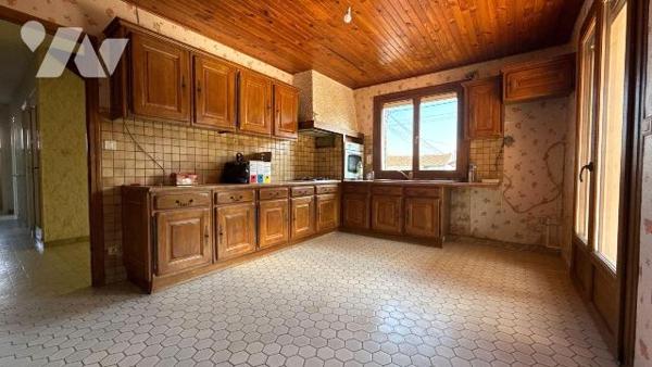 À VENDRE - Maison familiale 5 chambres sur sous-sol complet à Compertrix

Située sur la commu...