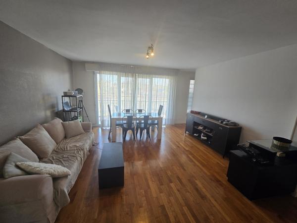 Maison accolée avec jardin