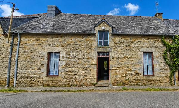 "VISITE VIRTUELLE DISPONIBLE SUR DEMANDE"
Maison à rénover avec beau potentiel – À 4 km de Josselin

À seulement 4 km de Josselin et 2 km du bourg de Guégon, venez découvrir cette maison à rénover entièrement, offrant un beau potentiel pour les amateurs de rénovation souhaitant créer un intérieur à leur image.

La maison se compose actuellement d'une pièce de vie, d'une chambre, d'une salle de bains et d'un WC.

Au rez-de-chaussée, une pièce supplémentaire offre la possibilité d'aménager une seconde chambre, un bureau ou tout autre espace selon vos besoins.

La maison dispose également d'un étage à aménager, permettant d'augmenter la surface habitable et d'imaginer de nouvelles chambres ou espaces de vie.

À l'extérieur, vous profiterez d'un terrain de près de 1 700 m², offrant un bel espace pour créer jardin, terrasse et différents aménagements extérieurs.

Des travaux importants sont à prévoir, mais cette maison constitue une belle opportunité pour un projet de rénovation complète, que ce soit pour une résidence principale, secondaire ou un investissement.

Afin de vous aider à vous projeter, certaines photos de l'annonce présentent des propositions d'aménagement et de rénovation réalisées à titre illustratif.

Les + :

À seulement 4 km de Josselin
Bourg de Guégon à 2 km
Terrain de près de 1 700 m²
Possibilité de créer plusieurs chambres
Étage à aménager
Beau potentiel après rénovation
Nombreuses possibilités d'aménagement

Un bien à repenser entièrement pour lui offrir une seconde vie et créer une maison pleine de charme à proximité immédiate de Josselin.