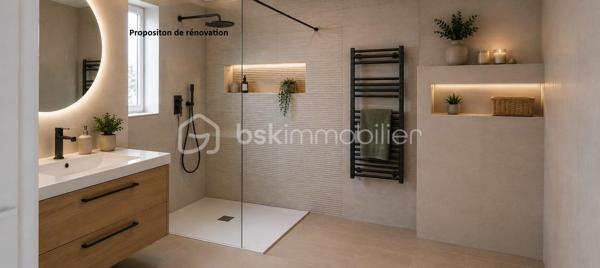 "VISITE VIRTUELLE DISPONIBLE SUR DEMANDE"
Maison à rénover avec beau potentiel – À 4 km de Josselin

À seulement 4 km de Josselin et 2 km du bourg de Guégon, venez découvrir cette maison à rénover entièrement, offrant un beau potentiel pour les amateurs de rénovation souhaitant créer un intérieur à leur image.

La maison se compose actuellement d'une pièce de vie, d'une chambre, d'une salle de bains et d'un WC.

Au rez-de-chaussée, une pièce supplémentaire offre la possibilité d'aménager une seconde chambre, un bureau ou tout autre espace selon vos besoins.

La maison dispose également d'un étage à aménager, permettant d'augmenter la surface habitable et d'imaginer de nouvelles chambres ou espaces de vie.

À l'extérieur, vous profiterez d'un terrain de près de 1 700 m², offrant un bel espace pour créer jardin, terrasse et différents aménagements extérieurs.

Des travaux importants sont à prévoir, mais cette maison constitue une belle opportunité pour un projet de rénovation complète, que ce soit pour une résidence principale, secondaire ou un investissement.

Afin de vous aider à vous projeter, certaines photos de l'annonce présentent des propositions d'aménagement et de rénovation réalisées à titre illustratif.

Les + :

À seulement 4 km de Josselin
Bourg de Guégon à 2 km
Terrain de près de 1 700 m²
Possibilité de créer plusieurs chambres
Étage à aménager
Beau potentiel après rénovation
Nombreuses possibilités d'aménagement

Un bien à repenser entièrement pour lui offrir une seconde vie et créer une maison pleine de charme à proximité immédiate de Josselin.