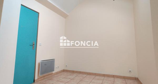 Location Studio 23.44 m² - Corbeil-essonnes 91100