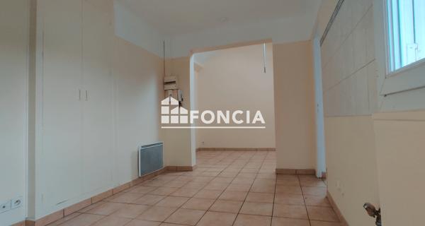 Location Studio 23.44 m² - Corbeil-essonnes 91100