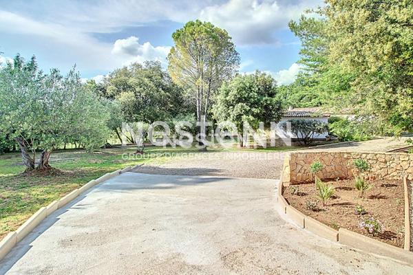 Maison à Lorgues de 130m2 de plain pied , Piscine BALI 8/4, terrain de 2000m2 ,quartier recherché!