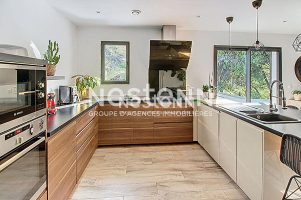 Maison à Lorgues de 130m2 de plain pied , Piscine BALI 8/4, terrain de 2000m2 ,quartier recherché!