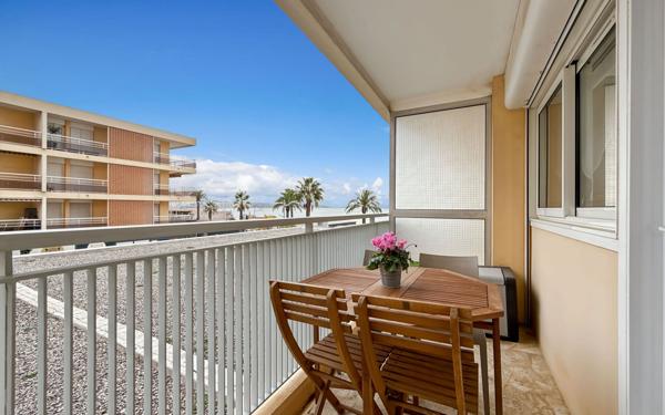 Appartement à vendre    2 pièces • 37 m2 Fréjus