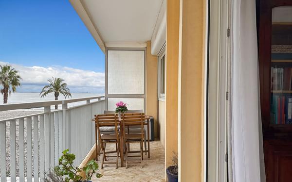 Appartement à vendre    2 pièces • 37 m2 Fréjus