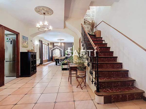 Maison de caractère de 200m² cour paysagée jacuzzi