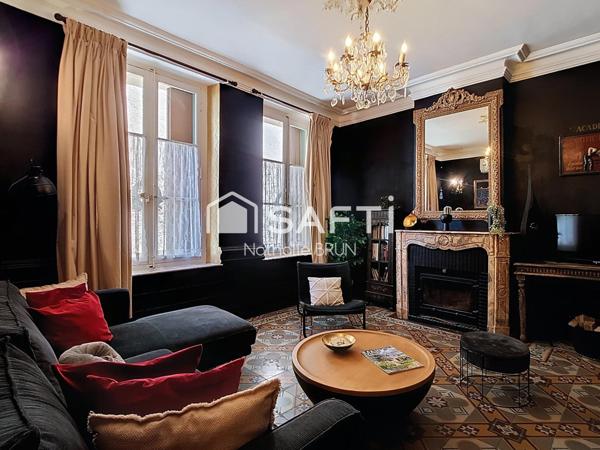 Maison de caractère de 200m² cour paysagée jacuzzi