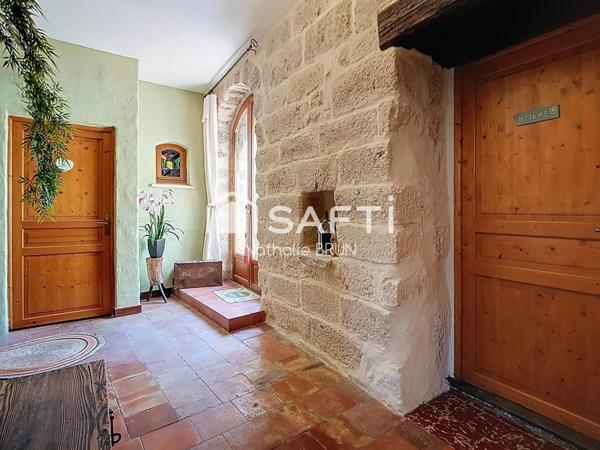 Maison de caractère de 200m² cour paysagée jacuzzi