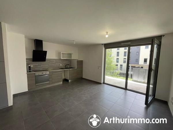 Vente                                                      Appartement
                        
                     2 pièces                      48 m2                     à Montbéliard
