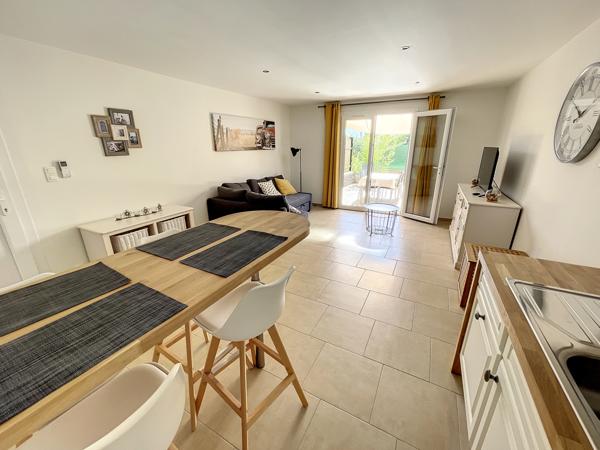 Bormes-les-Mimosas (83230) T2 de 43m2 avec terrasse parking et piscine