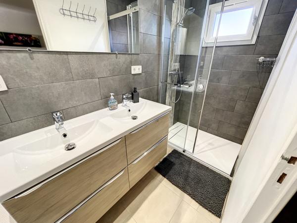 Bormes-les-Mimosas (83230) T2 de 43m2 avec terrasse parking et piscine