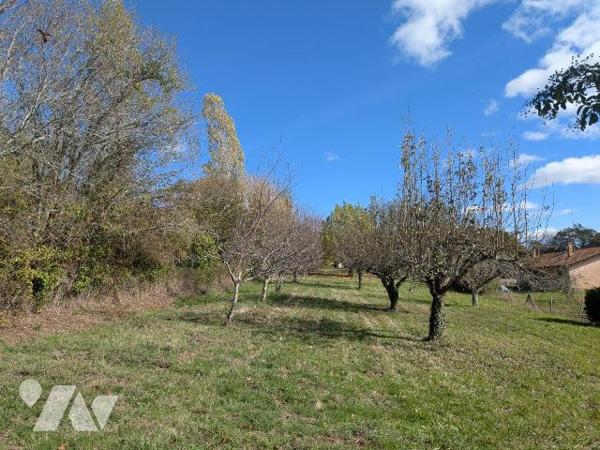 Quartier calme et recherché proximité immédiate du nouveau lycée jolie terrain à bâtir d'enviro...