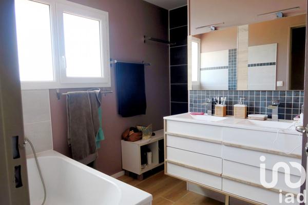 Maison traditionnelle 9 pièces de 185 m² à Chauvigny (86300)