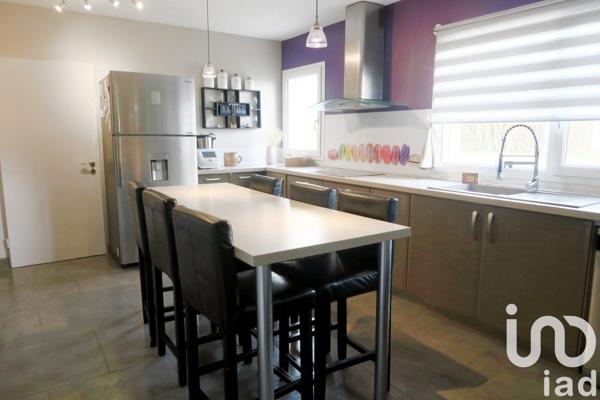 Maison traditionnelle 9 pièces de 185 m² à Chauvigny (86300)