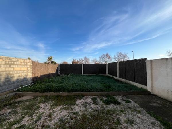 Superbe Terrain plat et clôturé de 182 m2 constructible avec permis acceptée sur la commune de Bages