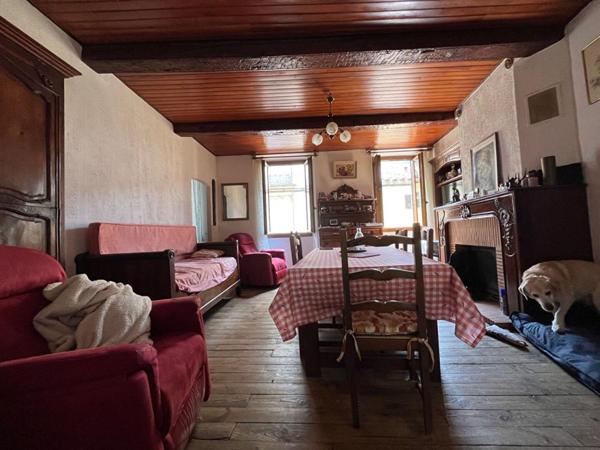 Maison de ville 13 pièces de 190 m2 dans le centre de Prats De Mollo La Preste