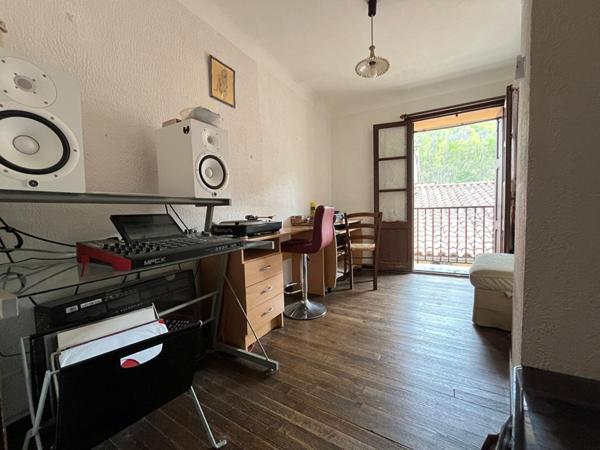 Maison de ville 13 pièces de 190 m2 dans le centre de Prats De Mollo La Preste