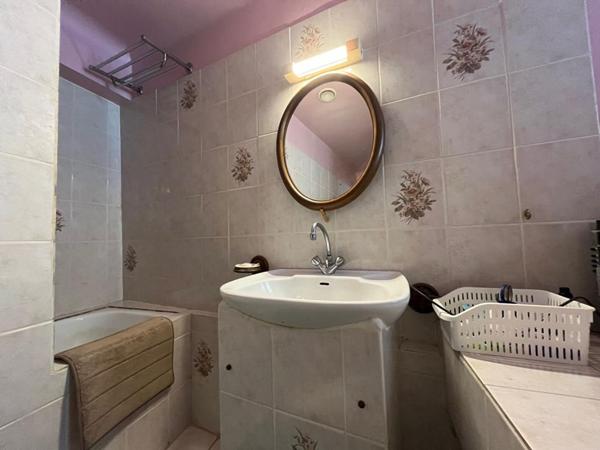 Maison de ville 13 pièces de 190 m2 dans le centre de Prats De Mollo La Preste
