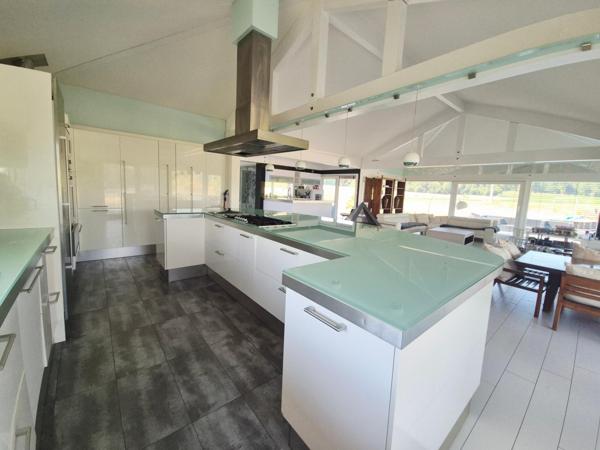 Demeure contemporaine incontournable à ne pas manquer !