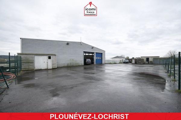 VENDRE - LOCAL DE 370 M2 AVEC BUREAU ET ESPACE DE VENTE - EMPLACEMENT STRATÉGIQUE - POSSIBILITE ACTIVITE GARAGE OU AUTRES - STATIONNEMENT