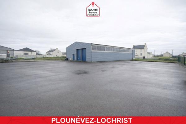 VENDRE - LOCAL DE 370 M2 AVEC BUREAU ET ESPACE DE VENTE - EMPLACEMENT STRATÉGIQUE - POSSIBILITE ACTIVITE GARAGE OU AUTRES - STATIONNEMENT