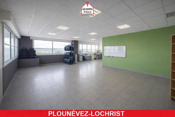 VENDRE - LOCAL DE 370 M2 AVEC BUREAU ET ESPACE DE VENTE - EMPLACEMENT STRATÉGIQUE - POSSIBILITE ACTIVITE GARAGE OU AUTRES - STATIONNEMENT