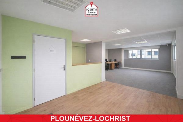 VENDRE - LOCAL DE 370 M2 AVEC BUREAU ET ESPACE DE VENTE - EMPLACEMENT STRATÉGIQUE - POSSIBILITE ACTIVITE GARAGE OU AUTRES - STATIONNEMENT