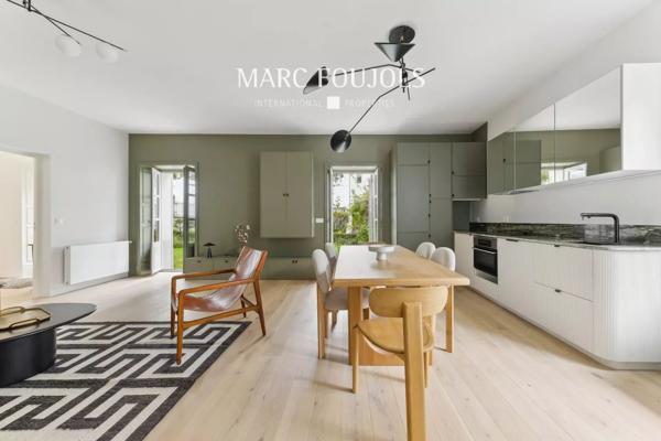 REZ-DE-JARDIN A LA BUTTE MONTMARTRE.