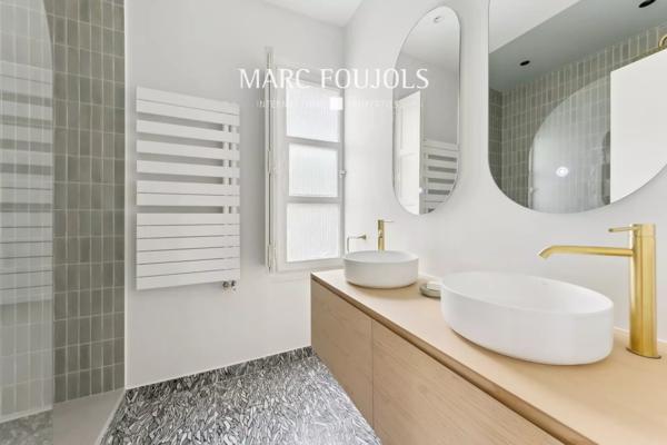 REZ-DE-JARDIN A LA BUTTE MONTMARTRE.