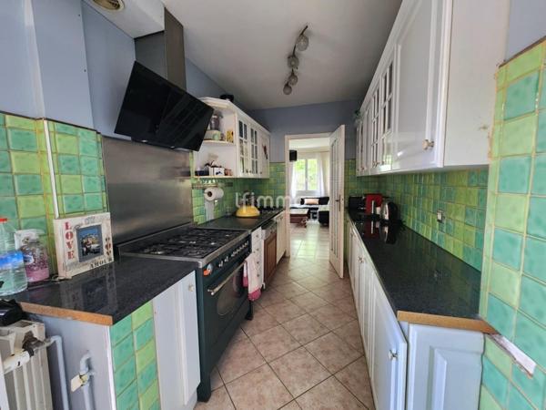 Maison familiale avec jardin et dépendance