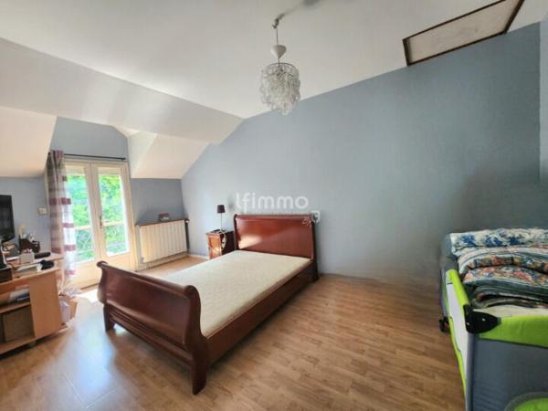 Maison familiale avec jardin et dépendance