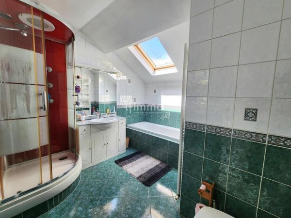 Maison familiale avec jardin et dépendance