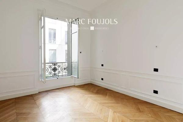 Parc Monceau – appartement familial rénové & double parking
