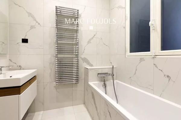 Parc Monceau – appartement familial rénové & double parking