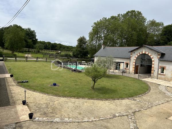 Au cœur d’un environnement naturel préservé, à proximité de Seiches-sur-le-Loir, découvrez cette propriété rare d’environ 5 hectares, composée de trois bâtiments principaux aux prestations de qualité et au fort potentiel d’exploitation.
Située à proximité de Seiches-sur-le-Loir, elle se prête parfaitement à une activité de gîtes, de chambres d’hôtes, d’hivernage, de gardiennage et de stockage (voitures, camping-cars, caravanes, bateaux) pour les particuliers et les professionnels.
La maison principale, d’environ 245 m² habitables, séduit par ses volumes généreux et sa luminosité.
Elle s’ouvre sur une spacieuse entrée avec espace bureau, une cuisine ouverte entièrement aménagée, ainsi qu’un vaste salon-séjour agrémenté d’une cheminée d’époque et de tommettes anciennes, conférant à l’ensemble une atmosphère chaleureuse et conviviale.
Côté nuit, une suite parentale en rez-de-chaussée offre confort et praticité.
À l’étage, une belle mezzanine avec charpente apparente dessert une chambre avec dressing et salle de bains, ainsi que deux autres chambres disposant également d’une salle de bains avec douche.
Un garage d’environ 42 m² et une lingerie spacieuse complètent les prestations de la maison.
La première dépendance (100 m²), accueille un appartement de type 2 indépendant d’environ 50 m² avec sa véranda baignée de lumière, idéal pour accueillir des invités ou pour un usage locatif.
La deuxième dépendance, véritable atout de la propriété, propose deux salles de réception totalisant environ 149 m², parfaites pour des soirées privées. L’étage aménagé offre de nombreuses possibilités d’hébergement.
Possibilités :
-	Extensions sur les bâtiments existants. 
-	Piste d’entrainement pour chevaux.
-	Manège ouvert (sans toit).
-	Dépendances offrant du potentiel supplémentaire pour des gîtes ou chambres d’hôtes.

Les espaces extérieurs sont tout aussi remarquables, avec une piscine creusée, idéale pour les journées estivales. Des hangars ainsi que des équipements pour chevaux font de ce lieu un environnement privilégié pour les amateurs d’équitation ou les projets à vocation agricole.
Grâce à un accès routier facile, cet ensemble s’adapte parfaitement à une activité de gîtes et de chambres d’hôtes, au calme, dans un cadre naturel d’exception. 
Un bien rare, calme, avec une accessibilité et polyvalence qui font de cette propriété, une opportunité unique pour un projet de vie ou un investissement à fort rendement.
Possibilité d’acquérir plus de terre…

A 5 minutes de Seiches-sur-le-loir, à 25 minutes d’Angers, à 27 minutes de la Flèche.  

Ce bien bénéficie d’une situation exceptionnelle malgré son emplacement central. Il est situé à 7 minutes de l’autoroute A11 Paris-Nantes, A87 Cholet et seulement 25 minutes de la gare TGV.

CLASSE ÉNERGIE : D / CLASSE CLIMAT : D
« Montant moyen estimé des dépenses annuelles énergie pour un usage standard, établi à partir prix moyens des énergies indexés sur les années 2021, 2022 et 2023 (abonnements compris) ».

Contact Espaces Atypiques : Eddy MICHEL - 06 28 13 41 22
Les honoraires sont à la charge du vendeur.

Les informations sur les risques auxquels ce bien est exposé sont disponibles sur le site Géorisques pour les zones concernées : www.georisques.gouv.fr